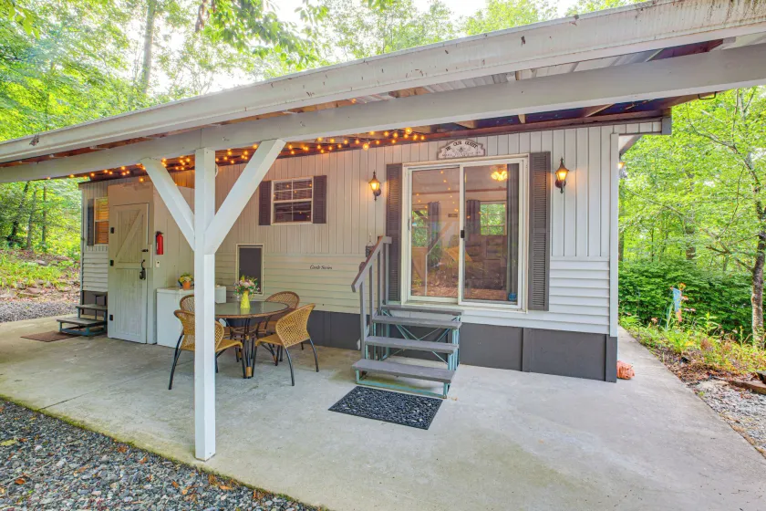 Hike, Swim, Ski & More: Pet-friendly Newland Home! - Image 1