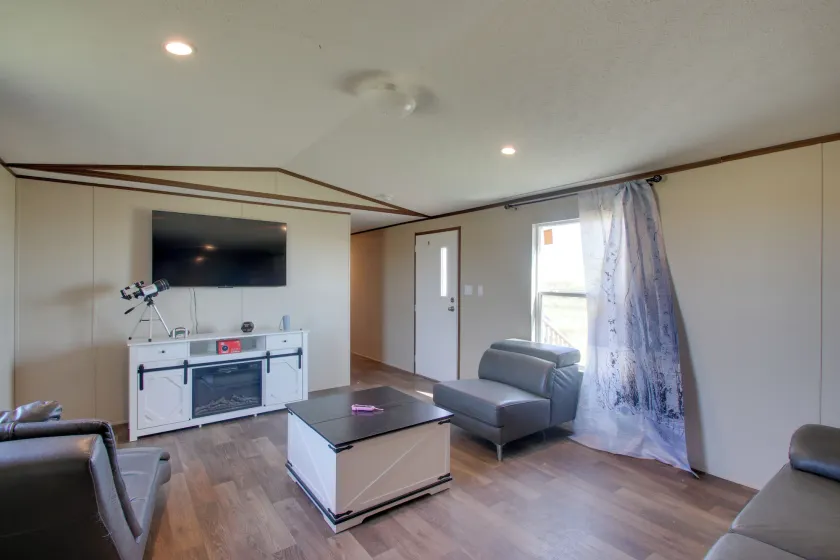 Secluded El Reno Retreat w/ Private Fishing Lake! - Image 1