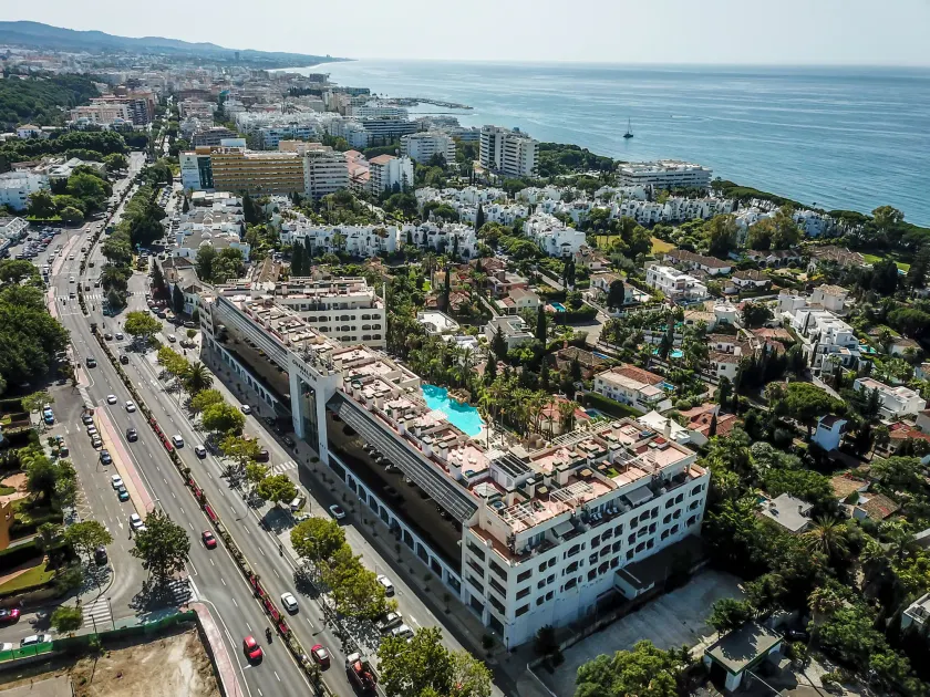 Apartamentos Guadalpin Suites - Image 1