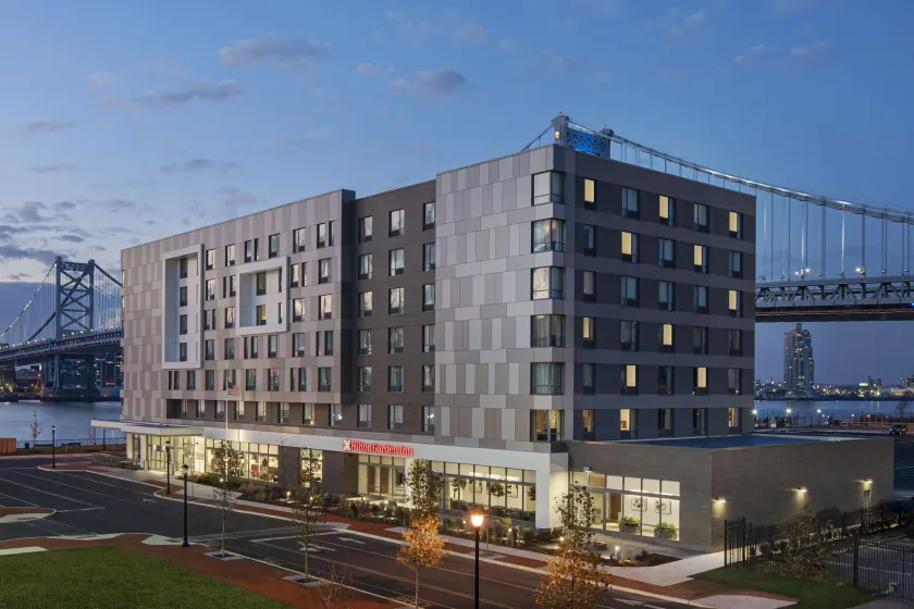 Hilton Garden Inn Camden Waterfront Philadelphia - Image 1