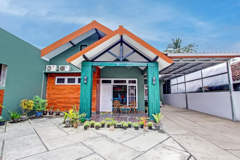 Hotel O Green House - Image 1