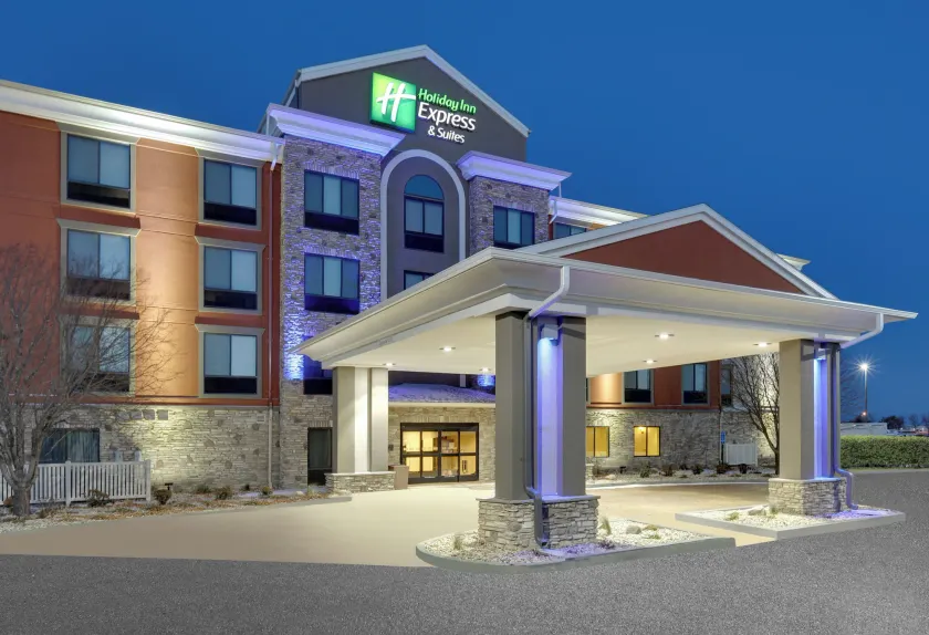 Holiday Inn Express & Suites Mitchell by IHG - Image 1