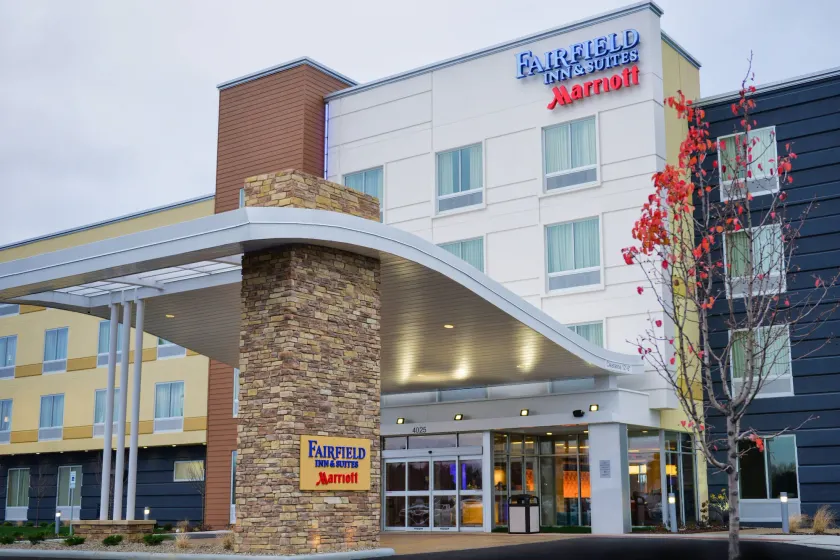 Fairfield Inn and Suites Canton South - Image 1