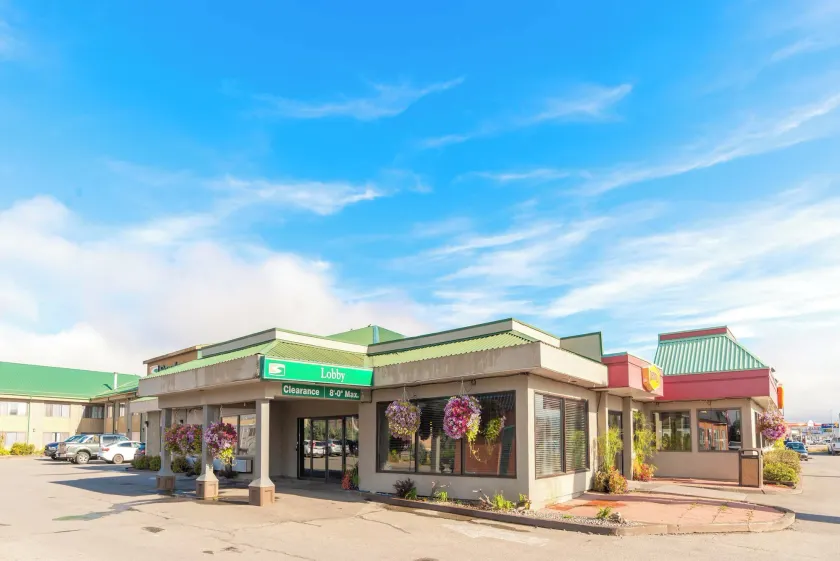 Sandman Hotel Cranbrook - Image 1