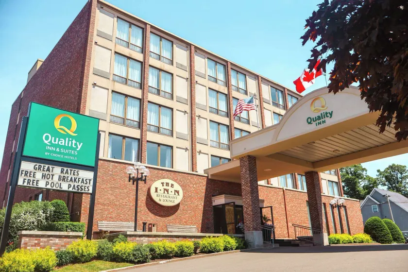 Quality Inn & Suites Downtown - Image 1