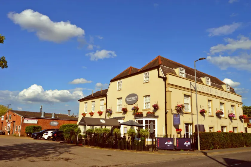 Le Bouchon Brasserie & Hotel - Image 1