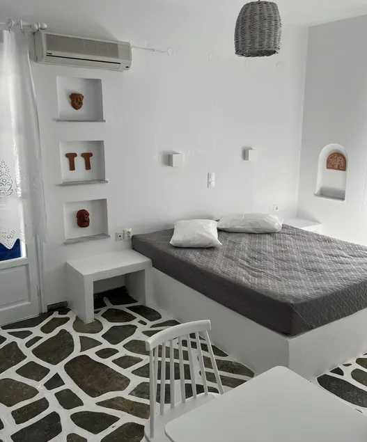 Angie's Studios - Image 1
