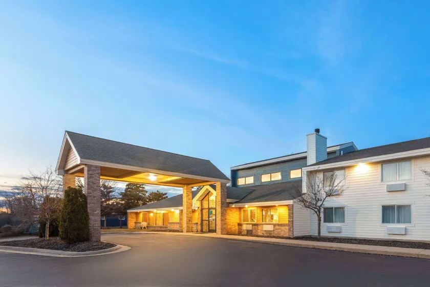 AmericInn by Wyndham Oscoda Near AuSable River - Image 1