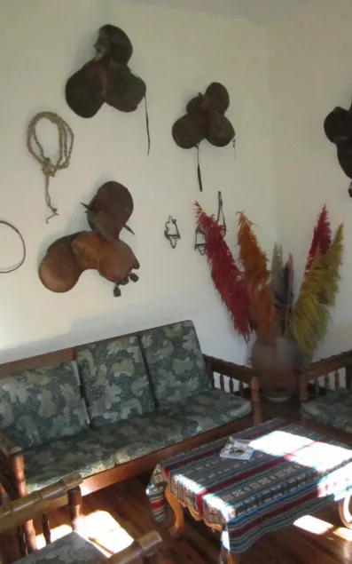 El Tuco Hotel - Interior entrance
