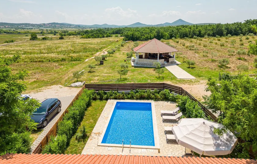 Awesome Home In Lisane Tinjske - Image 1