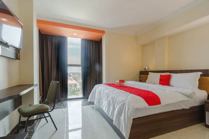 RedDoorz Plus at Boulevard Panakkukang Makassar - Image 1
