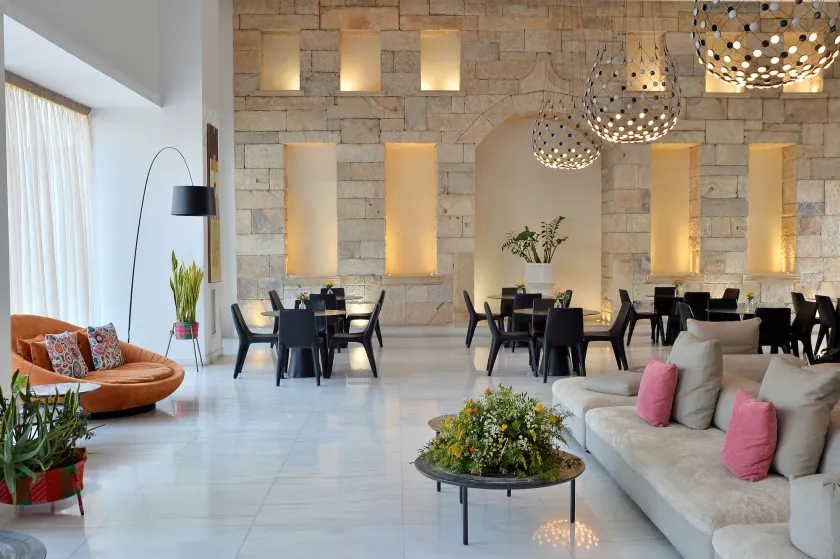 Athenaeum Grand Hotel - Image 1