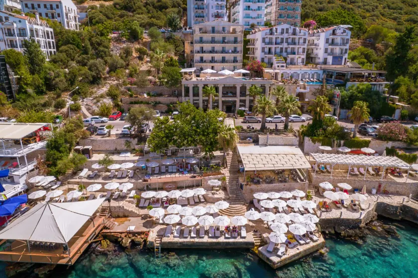 Hera Hotel - Image 1