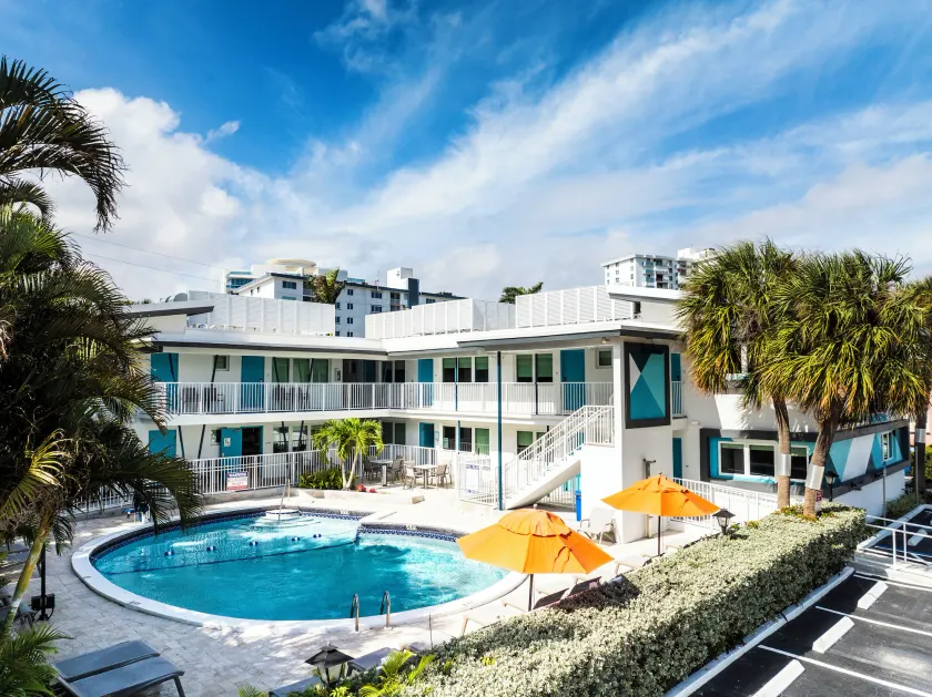 Rolo Beach Hotel - Image 1