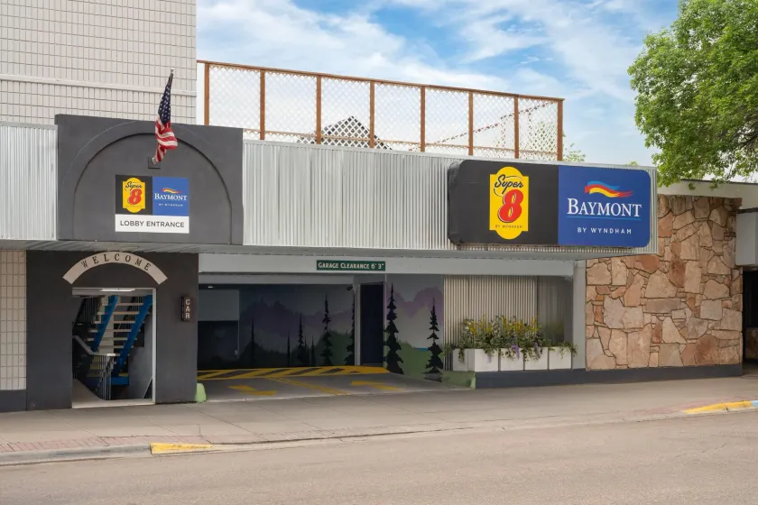 Super 8 by Wyndham Great Falls City Center - Image 1