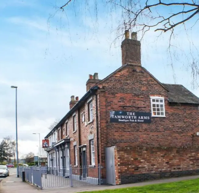 OYO Tamworth Arms Boutique Pub & Hotel - Image 1
