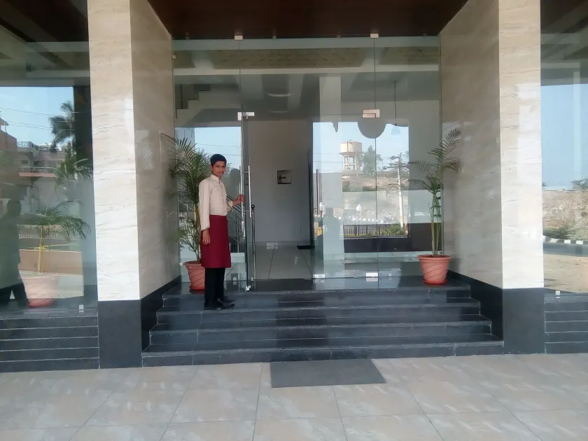 Crimson Park Shripriya Hotel - Image 1