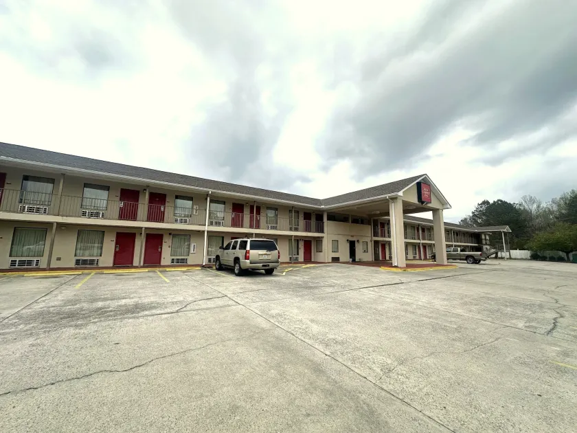 OYO Hotel East Macon I-75 - Image 1