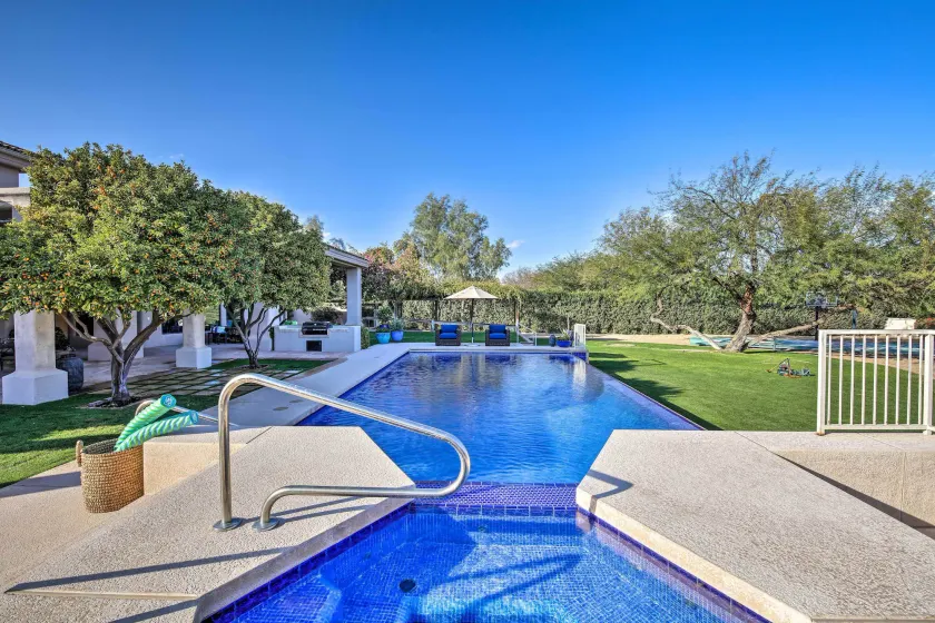 Lavish Paradise Valley Home w/ Sports Court & Pool - Image 1