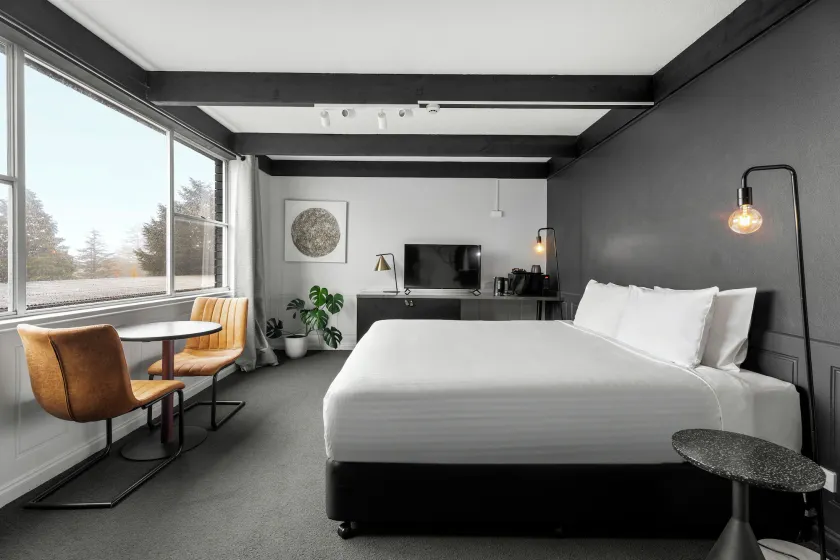Motel Echo Point - Image 1