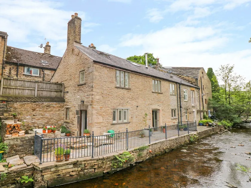 River Cottage Hayfield - Image 1