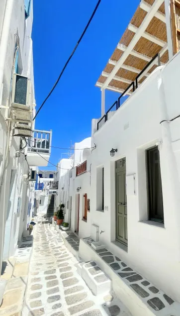 aniko suites White Alley  - Image 1