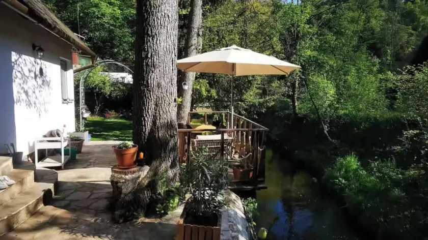 fairy tale cottage on water stream, 30 minutes from South Prague - Image 1