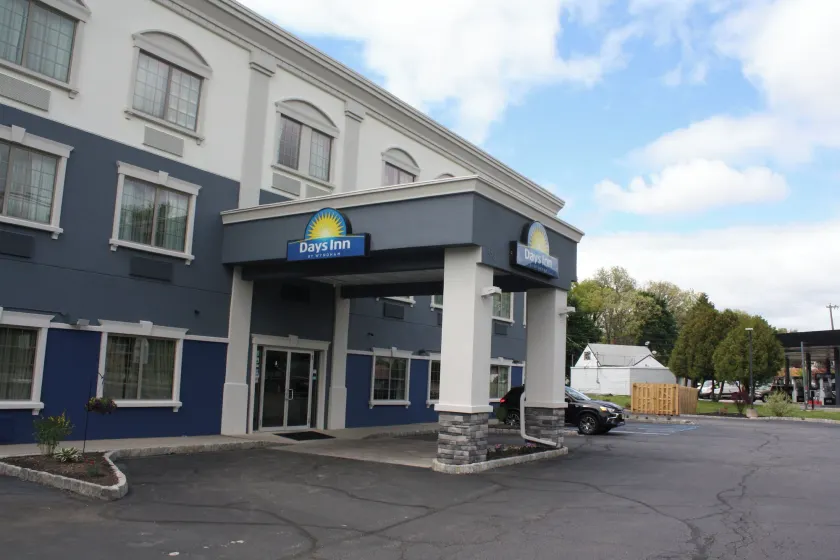 Days Inn by Wyndham Budd Lake - Image 1