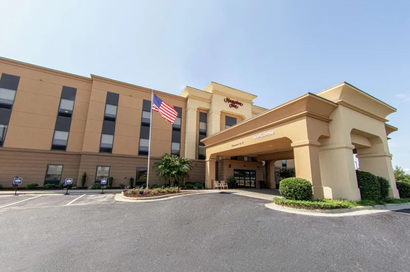 Hampton Inn Winfield - Image 1