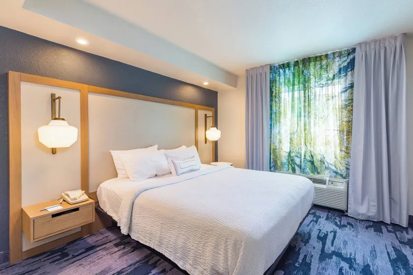 Fairfield Inn and Suites by Marriott Tampa North - Image 1