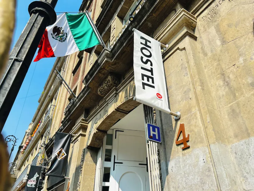 Hostel Mundo Joven Catedral - Image 1