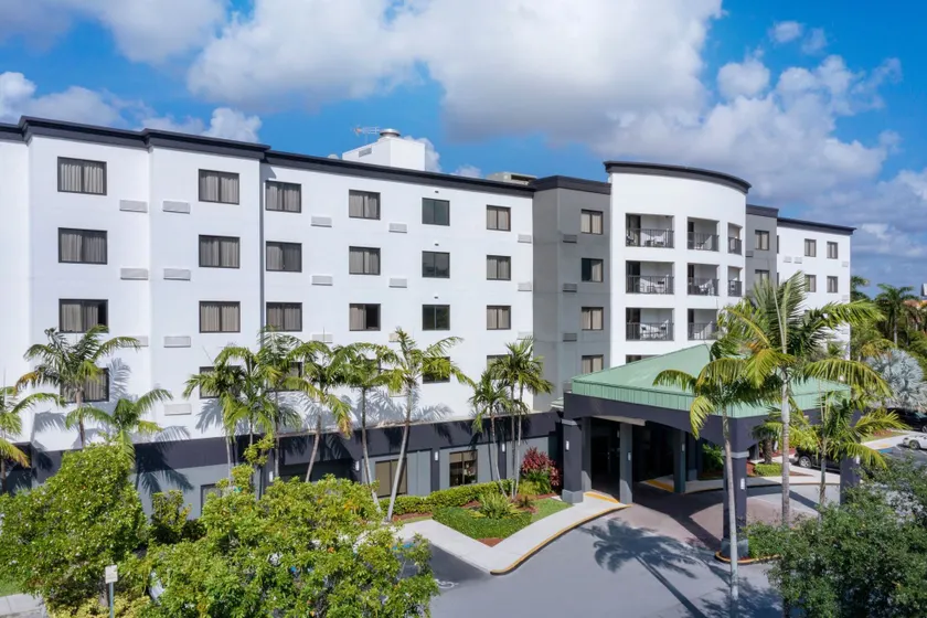 Courtyard by Marriott Miami at Dolphin Mall - Image 1
