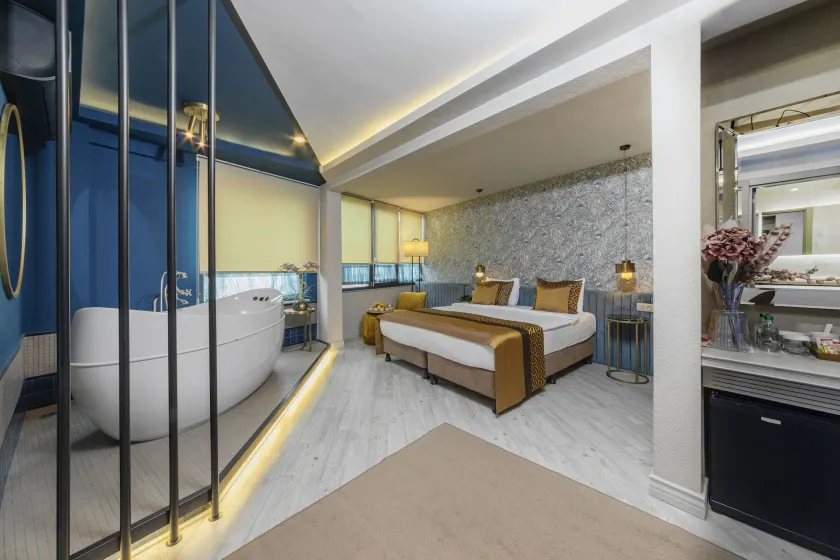 Ayramin Deluxe Hotel  - Image 1