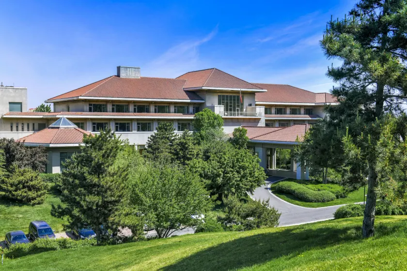 HeBei Cuipingshan Guest House - Image 1