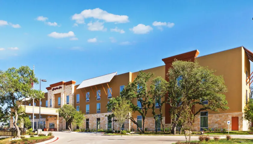 Hampton Inn Austin/Oak Hill - Image 1