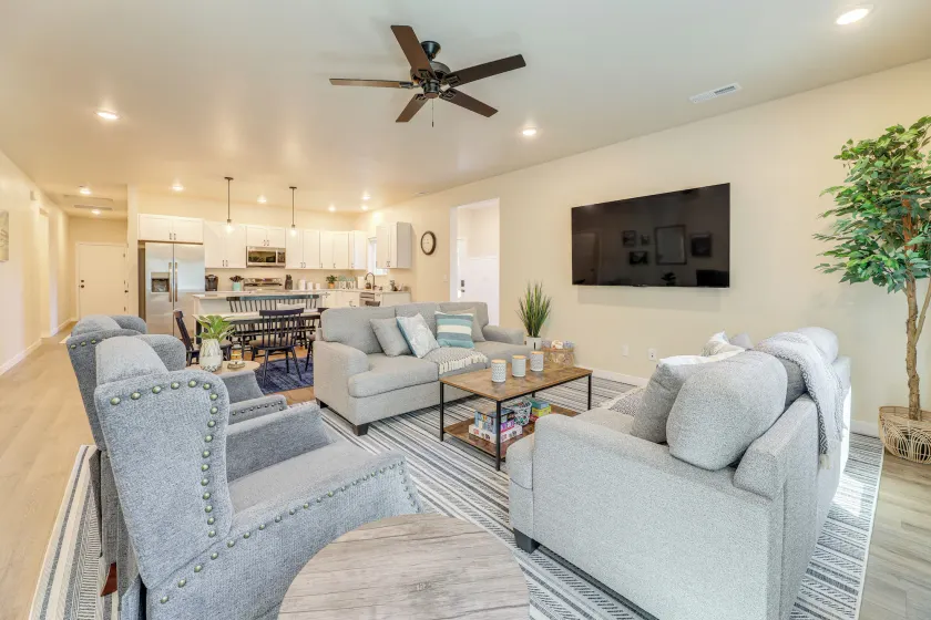 Family-friendly Florence Home: 3 Mi to the Coast! - Image 1