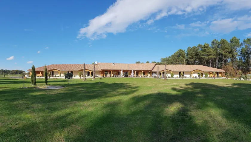 L'Hôtel du Lac Casteljaloux - Image 1