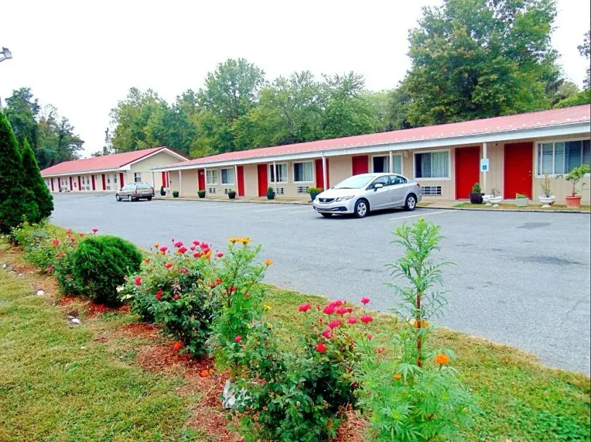 Red Carpet Inn Duncannon - Image 1
