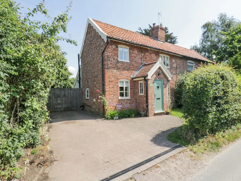 Shoemakers Cottage, Friston - Image 1