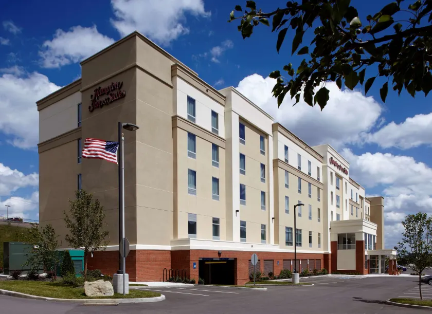 Hampton Inn & Suites Pittsburgh Airport South–Settlers Ridge - Image 1