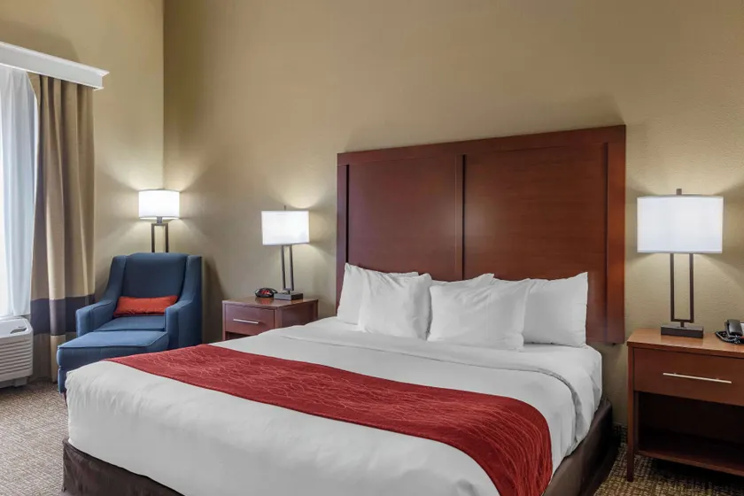 Comfort Inn & Suites Augusta - Image 1