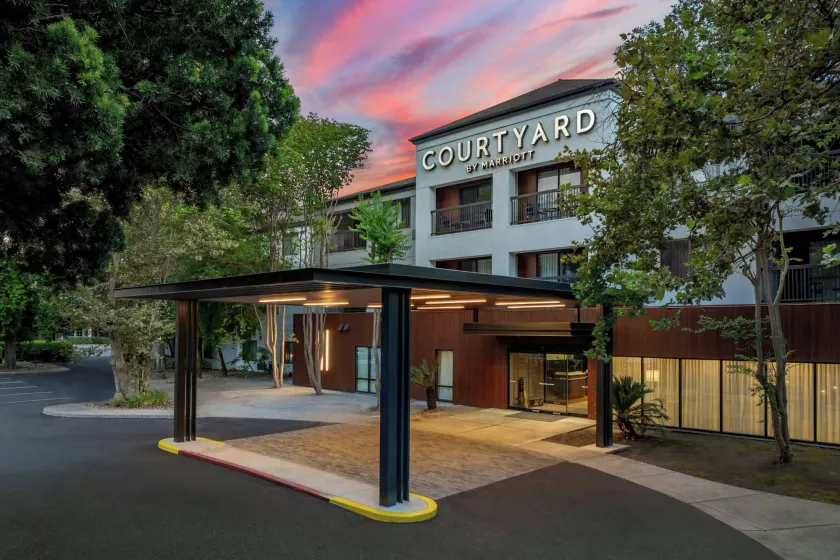 Courtyard by Marriott Stockton - Image 1