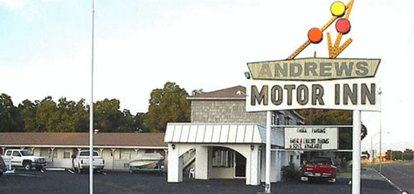 Andrews Motor Inn - Image 1