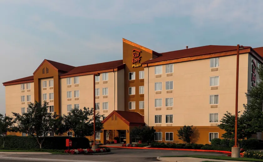 Red Roof Inn PLUS Long Island - Garden City - Image 1