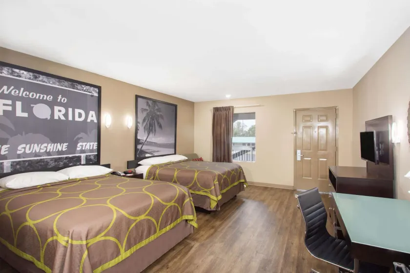 Super 8 by Wyndham Pensacola NAS Area - Image 1