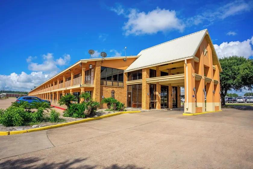 River Valley Motor Inn - Image 1
