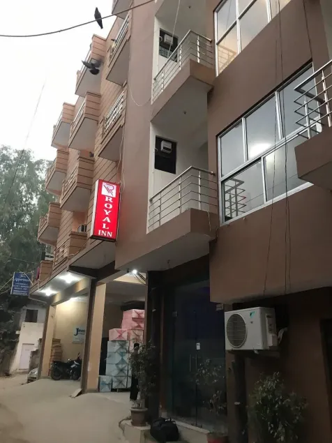 Hotel Royal Inn - Image 1