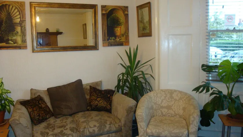 Spencer Court - Lobby lounge