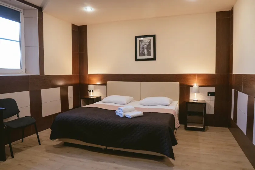 Korona Hotel - Image 1