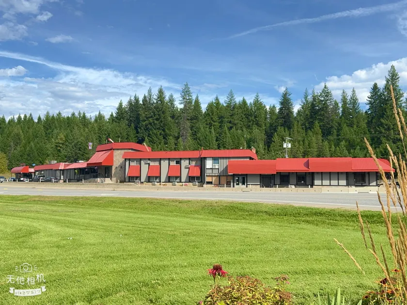 Wells Gray Inn - Image 1